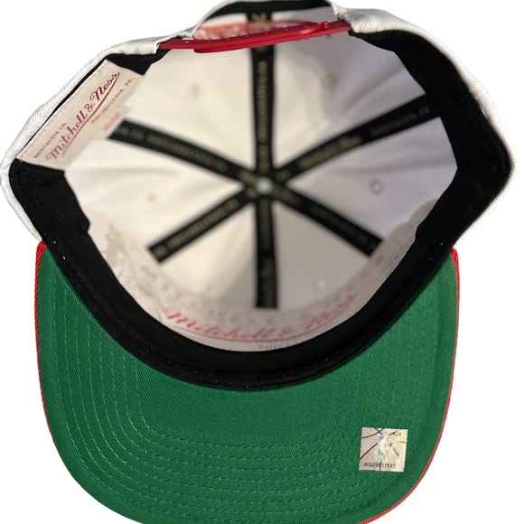 Chicago Bulls 1998 NBA FINALS Mitchell & Ness SnapBack - OSFM - Picture 7 of 7